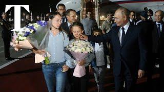 Putin greets Russian spies in Moscow