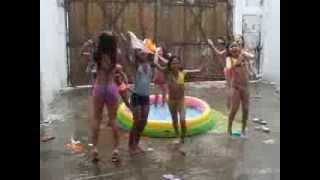 HARLEM SHAKEN - NIÑAS EN PISCINA