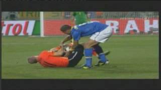 Foul von Melo gegen Arjen Robben (Brasilien - Holland WM 2010)