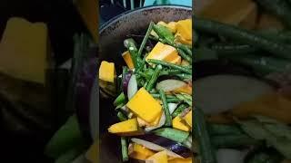 binagoongang pakbet...filipino dish.