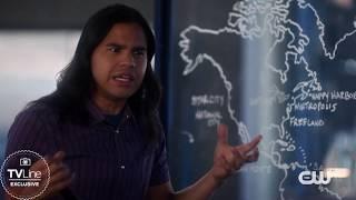 The Flash 6×10 Cisco talks about the  New Villains in Post Crisis World