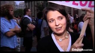 Wall St protesters march on police HQ