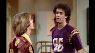 YOU TALKIN TO ME: Bosom Buddies S02E06 - Tom Hanks does the De Niro impression "You Talkin To Me?"