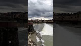Experience the Beauty and Charm of the Arno River in Florence