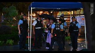 【六四36】中學生攜白花到維園  被警方帶走