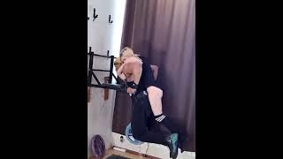 8 dips with 52 kilograms (2021) Girl and weight