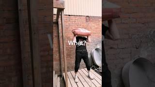 гена Машуков качает цемент