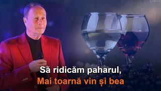 Ian Raiburg: "Să ridicăm paharul". 