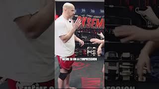 La caresse de Jean-Charles Skarbowsky à GregMMA
