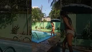 OLHA A MINHA IRMÃ NA PISINA !!!!!!!