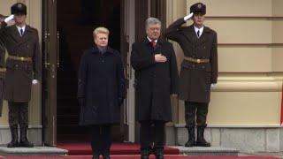 Ukrainian President Poroshenko welcomes Lithuanian counterpart