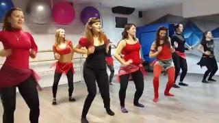 Nadina Studio - funny Red flashmob  - El Amor ;-)