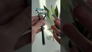 A razor that adjusts to YOU: Blade setups in Leaf Razor
