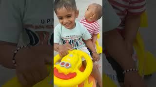 मै निकला गाड़ी ले के#cute baby enjoying their ride#trendingshorts #cute