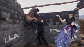 Covering the roof: Father and son cooperation in building a new house ️