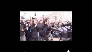 красавчик против ОМОНА