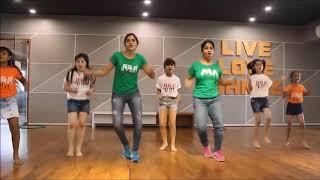 India wale practice dance and song was a Duniya Walo