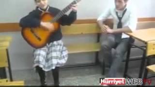 Görme Engelli Kız ve Arkadaşının Müthiş düeti www.yariskulubu.com- YouTube.flv