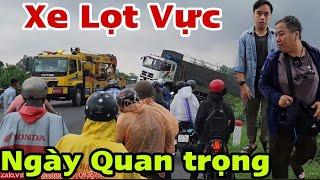 Xe lọt vực Ngày quan trọng trao cầu gia đình chị Phượng.