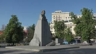 МОСКВА. "ХОЛОДИЛЬНИК С БОРОДОЙ". Памятник Карлу Марксу.