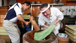 Japanese Street Food - SUPER FAST MOCHI POUNDING Japan