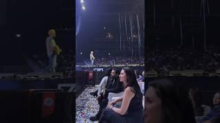  #arijitsingh introduces #mahirakhan to #audience in his #liveconcert #shorts