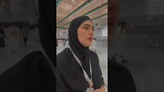 sana khan praying at Makkah