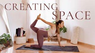 Creating Space | 25 Min Stretchy Morning Vinyasa