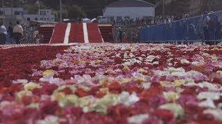 Ecuador displays its radiant roses with the world’s largest floral pyramid