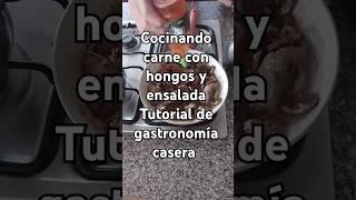 Cocinando carne con hongos y ensalada Tutorial de gastronomía casera Cómo cocinar buen plato casero