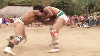 Luta tradicional Huka Huka na Aldeia Multiétnica