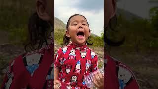Survival Skills: single mom take water from natural tree in forest #campping #bushcraft #outdoors