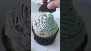 Make these EGGLESS Cookies and Cream Cupcakes | Easy Dessert Ideas with Oreo Cookies #shorts