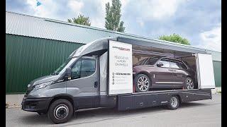 Closed vehicle for the transport of luxury cars