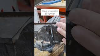 Como sacar tornillo falseado #tips #tornillos #wood #woodworker #screw #extractordetornillos