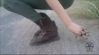 Boot Crush Toy (Helga Li)