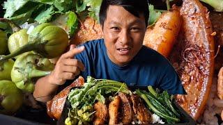 Spicy Pork Curry With Green Leafs //Naga Mukbang