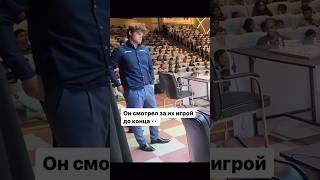 Магнус следит за партией Дубова  #chess