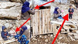 Kotsar for survival: building a wooden door and strengthening the shelter in the mountains