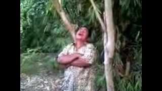 ketahuan main di kebun
