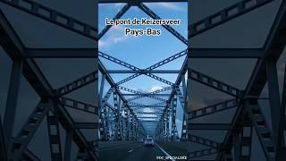 Le pont de Keizersveer est un pont en treillis franchissant la Meuse# Brabant_Septentrional#Pays-Bas