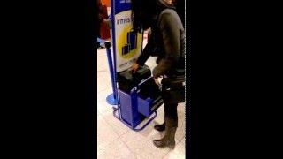 Cabin Max Copenhagen hand luggage set for Ryanair. 55x40x20 hand luggage gauge test.