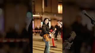 AWESOME busker sings ‘Fortnight’ by Taylor Swift!! #fortnight #taylorswift