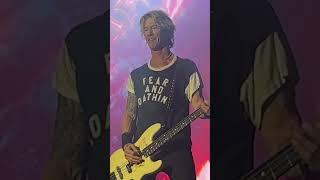 Duff McKagan’s Priceless Reaction to Getting Flashed – Guns N’ Roses in San Diego