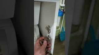 Установка петель с доводчиком на шкаф.