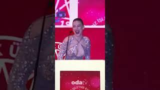 Serenay Sarıkaya ödül törenine damga vurdu #shorts