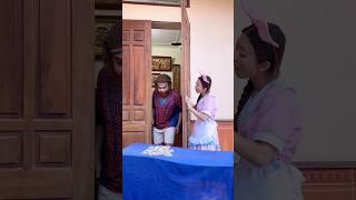 Cute IQ370 - The younger sister played a prank on her brother ‍