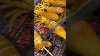 A Fuzhou chef slices squid with lightning-fast precision