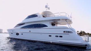 A YachtVid minute with:  Horizon Yachts E88 Skylounge Motor Yacht