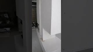 Каминная топка EcoKamin Дельта 900B принтинг в коробе из Суперизола плюс сварной металокаркас в ГВЛ.